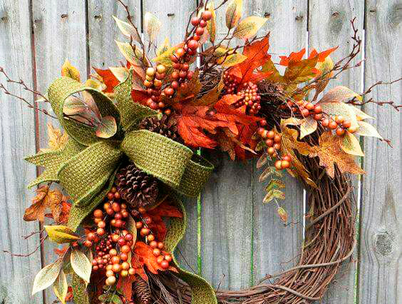 The event "Autumn Wreaths" for moms.